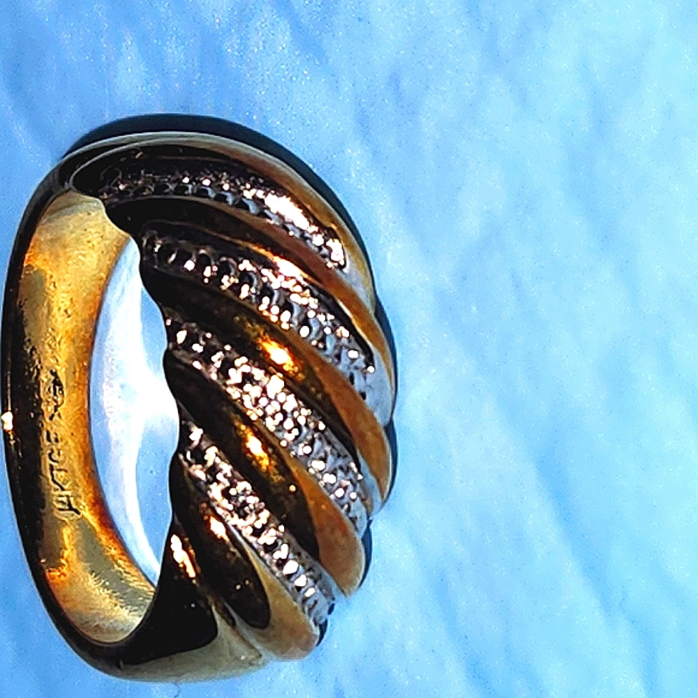 Elegant Gold and Silver Women's Ring
